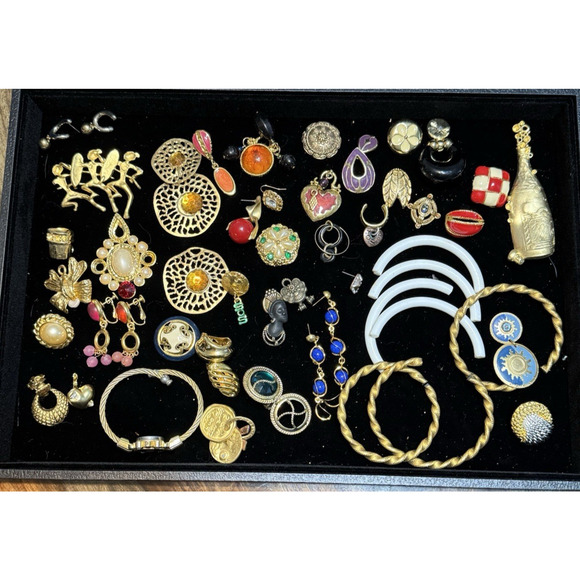 2 lb 4 oz Vintage Craft Jewelry Lot Gold Tone India Parts Beads Wings and Repair - Picture 3 of 16